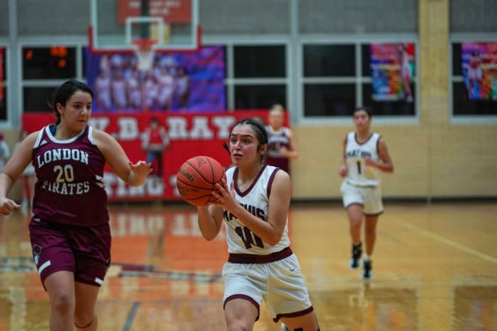 mathis-london-girls-basketball-playoffs00081